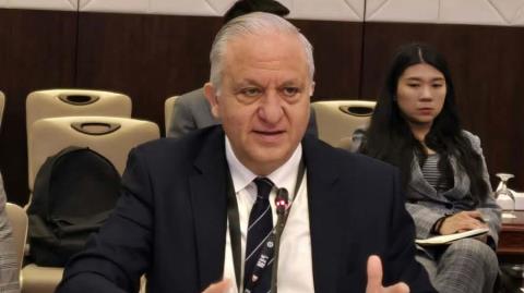 &Epsilon;&kappa;&lambda;&omicron;&gamma;ή &Nu;ί&kappa;&omicron;&upsilon; &Tau;&omicron;&rho;&nu;&alpha;&rho;ί&tau;&eta; &sigma;&tau;&eta; &theta;έ&sigma;&eta; &tau;&omicron;&upsilon; &Alpha;&nu;&tau;&iota;&pi;&rho;&omicron;έ&delta;&rho;&omicron;&upsilon; &tau;&omicron;&upsilon; &Epsilon;&kappa;&tau;&epsilon;&lambda;&epsilon;&sigma;&tau;&iota;&kappa;&omicron;ύ &Sigma;&upsilon;&mu;&beta;&omicron;&upsilon;&lambda;ί&omicron;&upsilon; &tau;&eta;&sigmaf; &Alpha;&sigma;&iota;&alpha;&tau;&iota;&kappa;ή&sigmaf; &Kappa;&omicron;&iota;&nu;&omicron;&beta;&omicron;&upsilon;&lambda;&epsilon;&upsilon;&tau;&iota;&kappa;ή&sigmaf; &Sigma;&upsilon;&nu;έ&lambda;&epsilon;&upsilon;&sigma;&eta;&sigmaf;