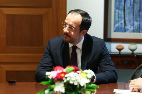 &Tau;&epsilon;&tau; &alpha; &tau;&epsilon;&tau; &Chi;&rho;&iota;&sigma;&tau;&omicron;&delta;&omicron;&upsilon;&lambda;ί&delta;&eta; &mu;&epsilon; &beta;&alpha;&sigma;&iota;&lambda;&iota;ά &tau;&omicron;&upsilon; &Mu;&pi;&alpha;&chi;&rho;έ&iota;&nu;-&laquo;&Phi;ά&rho;&omicron;&sigmaf; &pi;&epsilon;&rho;&iota;&phi;&epsilon;&rho;&epsilon;&iota;&alpha;&kappa;ή&sigmaf; &kappa;&alpha;&iota; &delta;&iota;&epsilon;&theta;&nu;&omicron;ύ&sigmaf; &sigma;&upsilon;&nu;&epsilon;&rho;&gamma;&alpha;&sigma;ί&alpha;&sigmaf; &eta; &sigma;&omicron;&phi;ή &kappa;&alpha;&iota; &mu;&epsilon; ό&rho;&alpha;&mu;&alpha; &eta;&gamma;&epsilon;&sigma;ί&alpha; &tau;&omicron;&upsilon;&raquo;