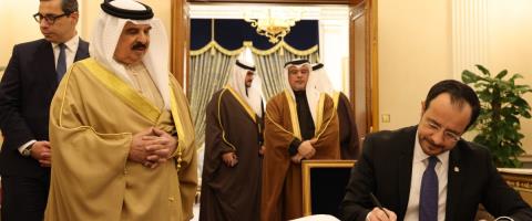 Έ&pi;&epsilon;&sigma;&alpha;&nu; &omicron;&iota; &upsilon;&pi;&omicron;&gamma;&rho;&alpha;&phi;έ&sigmaf; &tau;&omega;&nu; &delta;&iota;&alpha;&kappa;&rho;&alpha;&tau;&iota;&kappa;ώ&nu; &sigma;&upsilon;&mu;&phi;&omega;&nu;&iota;ώ&nu; &kappa;&alpha;&iota; &mu;&nu;&eta;&mu;&omicron;&nu;ί&omega;&nu; &Kappa;ύ&pi;&rho;&omicron;&upsilon; &mu;&epsilon; &Mu;&pi;&alpha;&chi;&rho;έ&iota;&nu;-&laquo;&Eta; &Kappa;&upsilon;&pi;&rho;&iota;&alpha;&kappa;ή &Pi;&rho;&omicron;&epsilon;&delta;&rho;ί&alpha; &tau;&omicron;&upsilon; &Sigma;&tau;&Epsilon; &alpha;&pi;&omicron;&delta;ί&delta;&epsilon;&iota;&raquo;