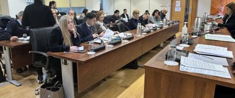 &Mu;ό&nu;&omicron; &pi;έ&nu;&tau;&epsilon; &tau;&upsilon;&phi;&lambda;&omicron;ί &alpha;&pi;ό &tau;&omicron;&upsilon;&sigmaf; 2,000 &sigma;&tau;&eta;&nu; &Kappa;ύ&pi;&rho;&omicron; &mu;&epsilon; &sigma;&kappa;ύ&lambda;&omicron; &omicron;&delta;&eta;&gamma;ό-&laquo;&Epsilon;ί&nu;&alpha;&iota; &tau;&alpha; &mu;ά&tau;&iota;&alpha; &tau;&omicron;&upsilon;&sigmaf;, &pi;&rho;έ&pi;&epsilon;&iota; &nu;&alpha; &sigma;&tau;&alpha;&theta;&epsilon;ί &alpha;&rho;&omega;&gamma;ό&sigmaf; &tau;&omicron; &kappa;&rho;ά&tau;&omicron;&sigmaf;&raquo;