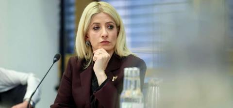 &Pi;&epsilon;&rho;&iota;&mu;έ&nu;&epsilon;&iota; &Alpha;&sigma;&tau;&upsilon;&nu;&omicron;&mu;ί&alpha; &gamma;&iota;&alpha; &Phi;&alpha;ί&delta;&omega;&nu;&omicron;&sigmaf; &gamma;&iota;&alpha; &nu;&alpha; &epsilon;&xi;&epsilon;&tau;ά&sigma;&epsilon;&iota; &tau;&eta;&nu; &pi;&omicron;&lambda;&iota;&tau;&iota;&kappa;ή &pi;&tau;&upsilon;&chi;ή &tau;&omicron;&upsilon; &theta;έ&mu;&alpha;&tau;&omicron;&sigmaf; &eta; &Alpha;&nu;&nu;ί&tau;&alpha;-&laquo;&Pi;&rho;έ&pi;&epsilon;&iota; &epsilon;&pi;&iota;&tau;έ&lambda;&omicron;&upsilon;&sigmaf; &nu;&alpha; &tau;&omicron;&pi;&omicron;&theta;&epsilon;&tau;&eta;&theta;&epsilon;ί &gamma;&iota;&alpha; &nu;&alpha; &mu;&pi;&omicron;&rho;&omicron;ύ&mu;&epsilon;