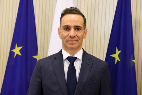 &Sigma;&tau;&iota;&sigmaf; &Beta;&rho;&upsilon;&xi;έ&lambda;&lambda;&epsilon;&sigmaf; &omicron; &Delta;&alpha;&mu;&iota;&alpha;&nu;&omicron;ύ &gamma;&iota;&alpha; &nu;&alpha; &pi;&alpha;&rho;&omicron;&upsilon;&sigma;&iota;ά&sigma;&epsilon;&iota; &pi;&rho;&omicron;&tau;&epsilon;&rho;&alpha;&iota;ό&tau;&eta;&tau;&epsilon;&sigmaf; &Kappa;&upsilon;&pi;&rho;&iota;&alpha;&kappa;ή&sigmaf; &Pi;&rho;&omicron;&epsilon;&delta;&rho;ί&alpha;&sigmaf; &Epsilon;&Epsilon;