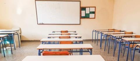 &Upsilon;&pi;. &Pi;&alpha;&iota;&delta;&epsilon;ί&alpha;&sigmaf; &gamma;&iota;&alpha; &tau;&omicron; &theta;έ&mu;&alpha; &alpha;&nu;&tau;&iota;&kappa;&alpha;&tau;&alpha;&sigma;&tau;ά&sigma;&epsilon;&omega;&nu;: &Sigma;&tau;&eta;&nu; &pi;&epsilon;&rho;ί&pi;&tau;&omega;&sigma;&eta; &alpha;&pi;&omicron;&upsilon;&sigma;ί&alpha;&sigmaf; &epsilon;&kappa;&pi;&alpha;&iota;&delta;&epsilon;&upsilon;&tau;&iota;&kappa;&omicron;ύ &sigma;&tau;&eta; &Delta;&eta;&mu;&omicron;&tau;&iota;&kappa;ή, &kappa;&alpha;&nu;έ&nu;&alpha; &pi;&alpha;&iota;&delta;ί &delta;&epsilon;&nu; &mu;έ&nu;&epsilon;&iota; &epsilon;&kappa;&tau;ό&sigmaf; &tau;ά&xi;&eta;&sigmaf;