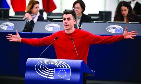 &Pi;&lambda;&eta;&theta;&alpha;ί&nu;&omicron;&upsilon;&nu; &omicron;&iota; &alpha;&nu;&tau;&iota;&delta;&rho;ά&sigma;&epsilon;&iota;&sigmaf; &tau;&omega;&nu; &kappa;&omicron;&mu;&mu;ά&tau;&omega;&nu; &gamma;&iota;&alpha; &tau;&omicron; &pi;&rho;&omicron;&sigma;&beta;&lambda;&eta;&tau;&iota;&kappa;ό &sigma;&chi;ό&lambda;&iota;&omicron; &Phi;&epsilon;&iota;&delta;ί&alpha;-&Zeta;&eta;&tau;&omicron;ύ&nu; &nu;&alpha; &alpha;&pi;&omicron;&lambda;&omicron;&gamma;&eta;&theta;&epsilon;ί &delta;&eta;&mu;ό&sigma;&iota;&alpha;