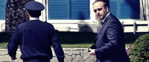 &Beta;&gamma;&alpha;ί&nu;&epsilon;&iota; &mu;&pi;&rho;&omicron;&sigma;&tau;ά &omicron; &Phi;&alpha;ί&delta;&omega;&nu;&alpha;&sigmaf; &kappa;&alpha;&iota; &alpha;&pi;&alpha;&nu;&tau;ά &sigma;&tau;&alpha; &pi;&epsilon;&rho;ί &xi;&upsilon;&lambda;&omicron;&delta;&alpha;&rho;&mu;&omicron;ύ &tau;&eta;&sigmaf; &sigma;&upsilon;&zeta;ύ&gamma;&omicron;&upsilon; &tau;&omicron;&upsilon;-&laquo;&Xi;&epsilon;&kappa;ί&nu;&eta;&sigma;&epsilon; &alpha;&nu;&eta;&lambda;&epsilon;ή&sigmaf; &pi;ό&lambda;&epsilon;&mu;&omicron;&sigmaf;, &sigma;&upsilon;&mu;&mu;&alpha;&chi;ί&alpha; &pi;&omicron;&lambda;&iota;&tau;&iota;&kappa;ή&sigmaf; &kappa;&alpha;&iota; &omicron;&rho;&gamma;&alpha;&nu;&omega;&mu;έ&nu;&omicron;&upsilon; &epsilon; class=