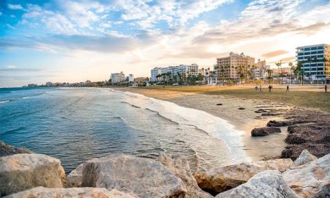 &Alpha;. &Beta;ύ&rho;&alpha;&sigmaf;: Έ&xi;&iota; έ&rho;&gamma;&alpha; &alpha;&xi;ί&alpha;&sigmaf; 50 &epsilon;&kappa;&alpha;&tau;&omicron;&mu;&mu;&upsilon;&rho;ί&omega;&nu; &alpha;&nu;&alpha;&mu;έ&nu;&epsilon;&tau;&alpha;&iota; &nu;&alpha; &alpha;&rho;&chi;ί&sigma;&omicron;&upsilon;&nu; &phi;έ&tau;&omicron;&sigmaf; &sigma;&tau;&eta; &Lambda;ά&rho;&nu;&alpha;&kappa;&alpha;