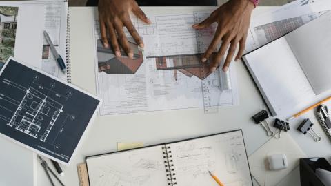 Πράσινο φως Βουλής για αποξένωση κρατικής γης στο πλαίσιο στεγαστικών σχεδίων