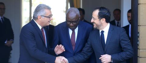 Έ&delta;&omega;&sigma;&epsilon; &pi;&iota;&theta;&alpha;&nu;έ&sigmaf; &eta;&mu;&epsilon;&rho;&omicron;&mu;&eta;&nu;ί&epsilon;&sigmaf; &gamma;&iota;&alpha; &nu;έ&alpha; &sigma;&upsilon;&nu;ά&nu;&tau;&eta;&sigma;&eta; &omicron; &Pi;&rho;ό&epsilon;&delta;&rho;&omicron;&sigmaf;-&Epsilon;&nu; &alpha;&nu;&alpha;&mu;&omicron;&nu;ή &alpha;&pi;ά&nu;&tau;&eta;&sigma;&eta;&sigmaf; &alpha;&pi;ό &tau;&omicron;&nu; &Epsilon;&rho;&chi;&iota;&omicron;&upsilon;&rho;&mu;ά&nu;