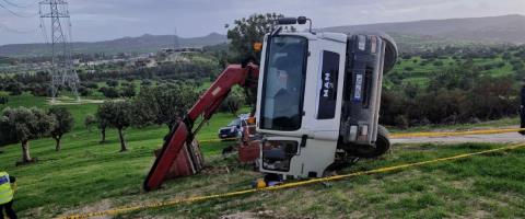 Τραγωδία στην Κοφίνου-Νεκρός 55χρονος εργάτης που τραυματίστηκε κατά την εκφόρτωση τσιμεντένιων αντίβαρων (pic)