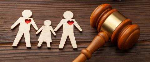 Υιοθεσίες στην Κύπρο και άτομα με αναπηρίες: Τα θεσμικά κενά ενός νόμου τριών δεκαετιών