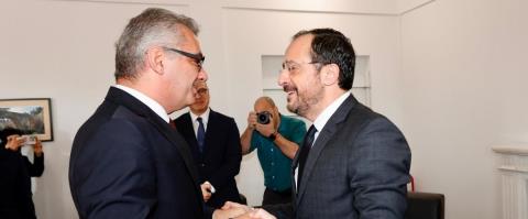 &Kappa;&lambda;&epsilon;ί&delta;&omega;&sigma;&epsilon; &eta; &sigma;&upsilon;&nu;ά&nu;&tau;&eta;&sigma;&eta; &tau;&omicron;&upsilon; &Pi;&rho;&omicron;έ&delta;&rho;&omicron;&upsilon; &mu;&epsilon; &tau;&omicron;&nu; &Epsilon;&rho;&chi;&iota;&omicron;&upsilon;&rho;&mu;ά&nu;-&Sigma;&tau;&iota;&sigmaf; 24 &Phi;&epsilon;&beta;&rho;&omicron;&upsilon;&alpha;&rho;ί&omicron;&upsilon; &tau;&omicron; &nu;έ&omicron; &rho;&alpha;&nu;&tau;&epsilon;&beta;&omicron;ύ