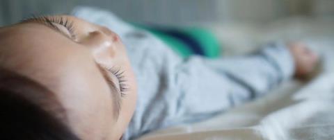 &Sigma;&epsilon; &sigma;&upsilon;&nu;&delta;&upsilon;&alpha;&sigma;&mu;ό &eta; &gamma;&rho;ί&pi;&eta; &Alpha; &mu;&epsilon; &tau;&omicron;&nu; RSV &sigma;&tau;&alpha; &pi;&alpha;&iota;&delta;&iota;ά-&Nu;&omicron;&sigma;&eta;&lambda;&epsilon;ύ&omicron;&nu;&tau;&alpha;&iota; &sigma;&tau;&omicron; &Mu;&alpha;&kappa;ά&rho;&epsilon;&iota;&omicron; &beta;&rho;έ&phi;&eta; ά&nu;&omega; &tau;&omicron;&upsilon; &epsilon;&nu;ό&sigmaf; έ&tau;&omicron;&upsilon;&sigmaf;