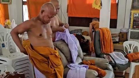 &Sigma;&kappa;ά&nu;&delta;&alpha;&lambda;&omicron; &sigma;&epsilon; &beta;&omicron;&upsilon;&delta;&iota;&sigma;&tau;&iota;&kappa;ό &nu;&alpha;ό &sigma;&tau;&eta;&nu; &Tau;&alpha;ϊ&lambda;ά&nu;&delta;&eta;-&Sigma;&upsilon;&nu;&epsilon;&lambda;ή&phi;&theta;&eta;&sigma;&alpha;&nu; &mu;&omicron;&nu;&alpha;&chi;&omicron;ί &mu;&epsilon; &pi;&omicron;&rho;&nu;ό, &epsilon;&rho;&omega;&tau;&iota;&kappa;ά &beta;&omicron;&eta;&theta;ή&mu;&alpha;&tau;&alpha; &kappa;&alpha;&iota; &nu;&alpha;&rho;&kappa;&omega;&tau;&iota;&kappa;ά