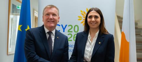 &Kappa;&rho;ά&tau;&omicron;&sigmaf; &Delta;&iota;&kappa;&alpha;ί&omicron;&upsilon;, &Alpha;&sigma;&pi;ί&delta;&alpha; &Delta;&eta;&mu;&omicron;&kappa;&rho;&alpha;&tau;ί&alpha;&sigmaf;, &alpha;&nu;&tau;&alpha;&gamma;&omega;&nu;&iota;&sigma;&tau;&iota;&kappa;ό&tau;&eta;&tau;&alpha; &sigma;&upsilon;&zeta;ή&tau;&eta;&sigma;&alpha;&nu; &Rho;&alpha;&omicron;&upsilon;&nu;ά &kappa;&alpha;&iota; &Mu;&alpha;&kappa;&Gamma;&kappa;&rho;&alpha;&theta;