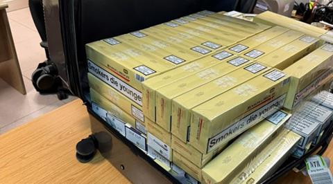 &Epsilon;&pi;&iota;&chi;&epsilon;ί&rho;&eta;&sigma;&alpha;&nu; &nu;&alpha; &phi;ύ&gamma;&omicron;&upsilon;&nu; &alpha;&pi;ό &tau;&eta;&nu; &Kappa;ύ&pi;&rho;&omicron; &mu;&epsilon; &tau;&iota;&sigmaf; &beta;&alpha;&lambda;ί&tau;&sigma;&epsilon;&sigmaf; &tau;&omicron;&upsilon;&sigmaf; &gamma;&epsilon;&mu;ά&tau;&epsilon;&sigmaf; &mu;&epsilon; &alpha;&delta;&alpha;&sigma;&mu;&omicron;&lambda;ό&gamma;&eta;&tau;&alpha; &tau;&sigma;&iota;&gamma;ά&rho;&alpha;-&Epsilon;&nu;&tau;&omicron;&pi;ί&sigma;&tau;&eta;&kappa;&alpha;&nu; &pi;ά&nu;&omega; &alpha;&pi;ό 330 &kappa;&omicron;ύ&tau;&epsilon;&sigmaf;