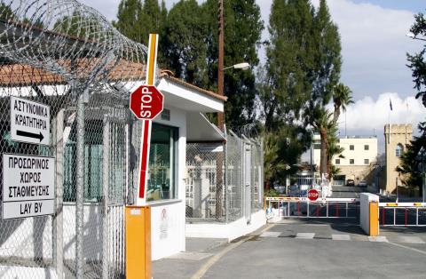 &Theta;&lambda;ί&psi;&eta; &sigma;&tau;&iota;&sigmaf; &Kappa;&epsilon;&nu;&tau;&rho;&iota;&kappa;έ&sigmaf; &Phi;&upsilon;&lambda;&alpha;&kappa;έ&sigmaf;-&Alpha;&pi;&epsilon;&beta;ί&omega;&sigma;&epsilon; &omicron; &delta;&epsilon;&sigma;&mu;&omicron;&phi;ύ&lambda;&alpha;&kappa;&alpha;&sigmaf; &Chi;&rho;ί&sigma;&tau;&omicron;&sigmaf; &Kappa;&upsilon;&pi;&rho;&iota;&alpha;&nu;&omicron;ύ