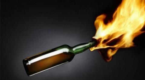 &Sigma;&tau;&omicron; &kappa;&epsilon;&lambda;ί &gamma;&iota;&alpha; &pi;έ&nu;&tau;&epsilon; &chi;&rho;ό&nu;&iota;&alpha; &omicron;&iota; &delta;ύ&omicron; &pi;&omicron;&upsilon; έ&rho;&iota;&xi;&alpha;&nu; &mu;&omicron;&lambda;ό&tau;&omicron;&phi; &sigma;&tau;&eta;&nu; &alpha;&upsilon;&lambda;ή 70&chi;&rho;&omicron;&nu;&omicron;&upsilon; &sigma;&tau;&eta; &Lambda;ά&rho;&nu;&alpha;&kappa;&alpha;