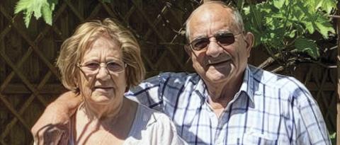 &Theta;&lambda;ί&psi;&eta; &sigma;&tau;&eta;&nu; &kappa;&upsilon;&pi;&rho;&iota;&alpha;&kappa;ή &pi;&alpha;&rho;&omicron;&iota;&kappa;ί&alpha; &tau;&omicron;&upsilon; &Lambda;&omicron;&nu;&delta;ί&nu;&omicron;&upsilon;-&Nu;&epsilon;&kappa;&rho;&omicron;ί &delta;ύ&omicron; &eta;&lambda;&iota;&kappa;&iota;&omega;&mu;έ&nu;&omicron;&iota; &mu;&epsilon;&tau;ά &alpha;&pi;ό &phi;&omega;&tau;&iota;ά &sigma;&tau;&eta;&nu; &omicron;&iota;&kappa;ί&alpha; &tau;&omicron;&upsilon;&sigmaf;