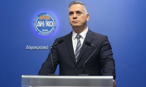 &Chi;&alpha;&iota;&rho;&epsilon;&tau;ί&zeta;&epsilon;&iota; &tau;&iota;&sigmaf; &pi;&rho;&omicron;&tau;&epsilon;&rho;&alpha;&iota;ό&tau;&eta;&tau;&epsilon;&sigmaf; &pi;&omicron;&upsilon; &epsilon;&xi;ή&gamma;&gamma;&epsilon;&iota;&lambda;&epsilon; &omicron; &Pi;&rho;ό&epsilon;&delta;&rho;&omicron;&sigmaf; &tau;&omicron; &Delta;&Eta;&Kappa;&Omicron;-&Iota;&kappa;&alpha;&nu;&omicron;&pi;&omicron;ί&eta;&sigma;&eta; &gamma;&iota;&alpha; &tau;&eta; &sigma;&upsilon;&mu;&pi;&epsilon;&rho;ί&lambda;&eta;&psi;&eta; &tau;&omega;&nu; &pi;&omicron;&lambda;&iota;&tau;&iota;&kappa;ώ&nu; &theta;έ&sigma;&epsilon;&omega;&nu; &tau;&omicron;&upsilon;