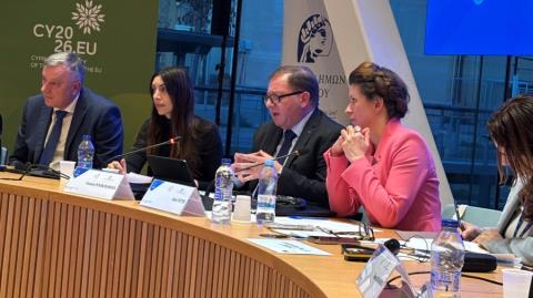 &Alpha;&nu;έ&pi;&tau;&upsilon;&xi;&epsilon; &tau;&iota;&sigmaf; &beta;&alpha;&sigma;&iota;&kappa;έ&sigmaf; &pi;&rho;&omicron;&tau;&epsilon;&rho;&alpha;&iota;ό&tau;&eta;&tau;&epsilon;&sigmaf; &tau;&eta;&sigmaf; &Epsilon;&Epsilon; &sigma;&epsilon; έ&nu;&alpha; &tau;&alpha;&chi;έ&omega;&sigmaf; &mu;&epsilon;&tau;&alpha;&beta;&alpha;&lambda;&lambda;ό&mu;&epsilon;&nu;&omicron; &gamma;&epsilon;&omega;&pi;&omicron;&lambda;&iota;&tau;&iota;&kappa;ό &kappa;&alpha;&iota; &kappa;&omicron;&iota;&nu;&omega;&nu;&iota;&kappa;ό &pi;&epsilon;&rho;&iota;&beta;ά&lambda;&lambda;&omicron;&nu; &omicron; &Pi;&omicron;&upsilon;&rho;&gamma;&omicron;&upsilon;&rho;ί&delta;&eta;&sigmaf;