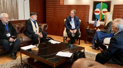 &Alpha;. &Delta;&eta;&mu;&eta;&tau;&rho;ί&omicron;&upsilon;: &Kappa;&alpha;&theta;ή&kappa;&omicron;&nu; &eta; &delta;&iota;ό&rho;&theta;&omega;&sigma;&eta; &sigma;&tau;&rho;&epsilon;&beta;&lambda;ώ&sigma;&epsilon;&omega;&nu; &pi;&omicron;&upsilon; &alpha;&phi;&omicron;&rho;&omicron;ύ&nu; &pi;&omicron;&lambda;&epsilon;&mu;&iota;&sigma;&tau;έ&sigmaf; &tau;&omicron;&upsilon; 1974