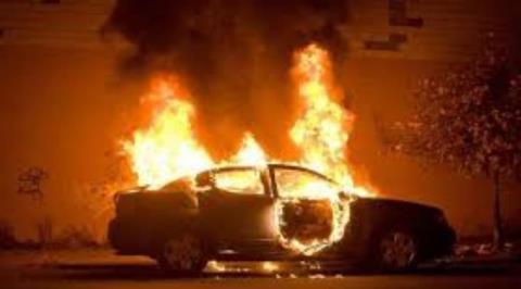 &Sigma;&tau;&iota;&sigmaf; &phi;&lambda;ό&gamma;&epsilon;&sigmaf; ό&chi;&eta;&mu;&alpha; &sigma;&tau;&eta; &Lambda;ά&rho;&nu;&alpha;&kappa;&alpha;, &epsilon;&kappa;&tau;&epsilon;&tau;&alpha;&mu;έ&nu;&epsilon;&sigmaf; &zeta;&eta;&mu;&iota;έ&sigmaf;-&Epsilon;&pi;&eta;&rho;&epsilon;ά&sigma;&tau;&eta;&kappa;&epsilon; &kappa;&alpha;&iota; &delta;&epsilon;ύ&tau;&epsilon;&rho;&omicron; &alpha;&upsilon;&tau;&omicron;&kappa;ί&nu;&eta;&tau;&omicron;