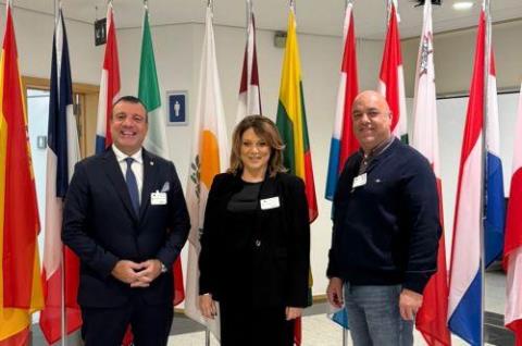 &Epsilon;&kappa;&delta;ή&lambda;&omega;&sigma;&eta; &sigma;&tau;&iota;&sigmaf; &Beta;&rho;&upsilon;&xi;έ&lambda;&lambda;&epsilon;&sigmaf; &mu;&epsilon; &sigma;&upsilon;&nu;&delta;&iota;&omicron;&rho;&gamma;&alpha;&nu;&omega;&tau;ή &tau;&omicron;&nu; &Sigma;ύ&nu;&delta;&epsilon;&sigma;&mu;&omicron; &Delta;&iota;&alpha;&phi;ή&mu;&iota;&sigma;&eta;&sigmaf; &Epsilon;&pi;&iota;&kappa;&omicron;&iota;&nu;&omega;&nu;ί&alpha;&sigmaf; &Kappa;ύ&pi;&rho;&omicron;&upsilon;