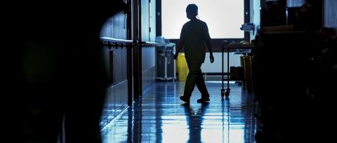 &Alpha;&sigma;&theta;&epsilon;&nu;ή&sigmaf; έ&sigma;&beta;&eta;&sigma;&epsilon; &sigma;&tau;&omicron; &Gamma;&Nu; &Lambda;ά&rho;&nu;&alpha;&kappa;&alpha;&sigmaf;, &kappa;&alpha;&tau;&alpha;&gamma;&gamma;&epsilon;&lambda;ί&alpha; ό&tau;&iota; &alpha;&phi;έ&theta;&eta;&kappa;&epsilon; &chi;&omega;&rho;ί&sigmaf; &nu;&epsilon;&rho;ό &kappa;&alpha;&iota; &phi;ά&rho;&mu;&alpha;&kappa;&alpha;-&laquo;&Epsilon;&pi;&iota;&kappa;&rho;&alpha;&tau;&omicron;ύ&sigma;&epsilon; &chi;ά&omicron;&sigmaf; &lambda;ό&gamma;&omega; &pi;&upsilon;&rho;&omicron;&beta;&omicron;&lambda;&iota;&sigma;&mu;ώ&nu; &pi;&omicron;&upsilon; &pi;&rho;&omicron;&eta;&gamma;ή&theta;&eta;&kappa;&alpha;&nu; &sigma;&tau;&eta; &Lambda;ά&rho; class=