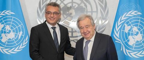 &Pi;&alpha;ί&zeta;&epsilon;&iota; &mu;&epsilon; &tau;&iota;&sigmaf; &lambda;έ&xi;&epsilon;&iota;&sigmaf; &omicron; Έ&rho;&chi;&iota;&omicron;&upsilon;&rho;&mu;&alpha;&nu; &gamma;&iota;&alpha; &tau;&eta;&nu; ά&tau;&upsilon;&pi;&eta; &sigma;&upsilon;&nu;ά&nu;&tau;&eta;&sigma;&eta;-&laquo;&Delta;&epsilon;&nu; &delta;&iota;&alpha;&pi;ί&sigma;&tau;&omega;&sigma;&alpha; &mu;&epsilon;ί&omega;&sigma;&eta; &epsilon;&nu;&delta;&iota;&alpha;&phi;έ&rho;&omicron;&nu;&tau;&omicron;&sigmaf; &gamma;&iota;&alpha; &tau;&iota;&sigmaf; &epsilon;&xi;&epsilon;&lambda;ί&xi;&epsilon;&iota;&sigmaf; &sigma;&tau;&omicron; &Kappa;&upsilon;&pi;&rho;&iota;&alpha;&kappa;ό&raquo;