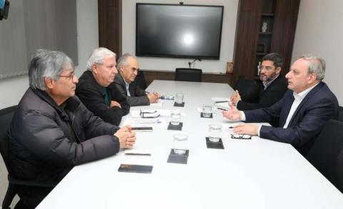 &Zeta;&eta;&tau;ή&mu;&alpha;&tau;&alpha; &sigma;&tau;ή&rho;&iota;&xi;&eta;&sigmaf; &alpha;&iota;&chi;&mu;&alpha;&lambda;ώ&tau;&omega;&nu; &tau;&omicron;&upsilon; &pi;&omicron;&lambda;έ&mu;&omicron;&upsilon; &tau;&omicron;&upsilon; 1974 &sigma;&upsilon;&zeta;ή&tau;&eta;&sigma;&alpha;&nu; &Sigma;&tau;&epsilon;&phi;ά&nu;&omicron;&upsilon; &kappa;&alpha;&iota; &alpha;&nu;&tau;&iota;&pi;&rho;&omicron;&sigma;&omega;&pi;&epsilon;ί&alpha; &tau;&omicron;&upsilon; &Sigma;&upsilon;&nu;&delta;έ&sigma;&mu;&omicron;&upsilon;