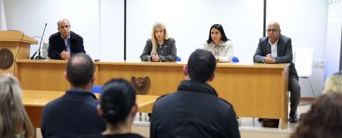 &Zeta;&eta;&tau;ά &sigma;&alpha;&phi;έ&sigmaf; &chi;&rho;&omicron;&nu;&omicron;&delta;&iota;ά&gamma;&rho;&alpha;&mu;&mu;&alpha; &gamma;&iota;&alpha; &tau;&alpha; έ&rho;&gamma;&alpha; &sigma;&tau;&omicron; &Mu;&alpha;&kappa;ά&rho;&epsilon;&iota;&omicron; &eta; &Alpha;&nu;&nu;ί&tau;&alpha;-&laquo;&Tau;έ&tau;&omicron;&iota;&epsilon;&sigmaf; &kappa;&alpha;&tau;&alpha;&sigma;&tau;ά&sigma;&epsilon;&iota;&sigmaf; &delta;&epsilon;&nu; &theta;&alpha; &gamma;ί&nu;&omicron;&nu;&tau;&alpha;&iota; &alpha;&nu;&epsilon;&kappa;&tau;έ&sigmaf;&raquo;