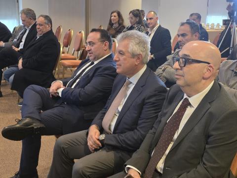 &Upsilon;&phi;. &Tau;&omicron;&upsilon;&rho;&iota;&sigma;&mu;&omicron;ύ: &Alpha;&pi;&omicron;&delta;&omicron;&tau;&iota;&kappa;ά &tau;&alpha; &alpha;&pi;&omicron;&tau;&epsilon;&lambda;έ&sigma;&mu;&alpha;&tau;&alpha; &tau;&eta;&sigmaf; &psi;&eta;&phi;&iota;&alpha;&kappa;ή&sigmaf; &kappa;&alpha;&mu;&pi;ά&nu;&iota;&alpha;&sigmaf; &Pi;ά&phi;&omicron;&upsilon;