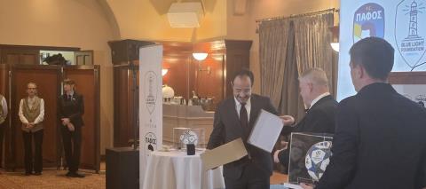 &Chi;&rho;&iota;&sigma;&tau;&omicron;&delta;&omicron;&upsilon;&lambda;ί&delta;&eta;&sigmaf; &sigma;&epsilon; &Nu;&tau;&omicron;ύ&mu;&pi;&omicron;&phi;: E&upsilon;&chi;&alpha;&rho;&iota;&sigma;&tau;&omicron;ύ&mu;&epsilon; &pi;&omicron;&lambda;ύ &pi;&omicron;&upsilon; &pi;&iota;&sigma;&tau;&epsilon;ύ&epsilon;&iota;&sigmaf; &sigma;&tau;&eta; &chi;ώ&rho;&alpha; &kappa;&alpha;&iota; &tau;&eta;&nu; &omicron;&mu;ά&delta;&alpha; &mu;&alpha;&sigmaf;. &Omicron;&iota; &kappa;&alpha;&lambda;ύ&tau;&epsilon;&rho;&epsilon;&sigmaf; &mu;έ&rho;&epsilon;&sigmaf; &epsilon;ί&nu;&alpha;&iota; &mu;&pi;&rho;&omicron;&sigma;&tau;ά &mu;&alpha;&sigmaf;