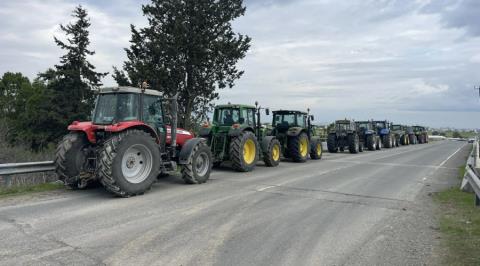 &Beta;&gamma;&alpha;ί&nu;&omicron;&upsilon;&nu; &xi;&alpha;&nu;ά &sigma;&tau;&omicron;&upsilon;&sigmaf; &delta;&rho;ό&mu;&omicron;&upsilon;&sigmaf; &omicron;&iota; &alpha;&gamma;&rho;ό&tau;&epsilon;&sigmaf;-&Omicron;&iota; &delta;&rho;ό&mu;&omicron;&iota; &pi;&omicron;&upsilon; &mu;&pi;&lambda;&omicron;&kappa;ά&rho;&omicron;&upsilon;&nu; &sigma;&epsilon; ό&lambda;&eta; &tau;&eta; &Lambda;&epsilon;&upsilon;&kappa;&omega;&sigma;ί&alpha;