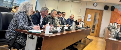 &Omicron;&iota;&kappa;&omicron;&gamma;έ&nu;&epsilon;&iota;&alpha; &alpha;&pi;ό &tau;&omicron; &Lambda;ί&beta;&alpha;&nu;&omicron; &mu;&epsilon; έ&xi;&iota; &pi;&alpha;&iota;&delta;&iota;ά έ&mu;&epsilon;&iota;&nu;&epsilon; &sigma;&tau;&omicron; &delta;&rho;ό&mu;&omicron;-&Alpha;&lambda;&alpha;&lambda;&omicron;ύ&mu; &mu;&epsilon; &tau;&omicron; &kappa;&alpha;&theta;&epsilon;&sigma;&tau;ώ&sigmaf; &tau;&eta;&sigmaf;, &mu;&pi;έ&rho;&delta;&epsilon;&mu;&alpha; &sigma;&tau;&iota;&sigmaf; &delta;&iota;&alpha;&delta;&iota;&kappa;&alpha;&sigma;ί&epsilon;&sigmaf;