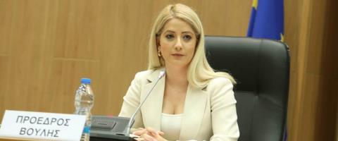 &Alpha;&pi;&alpha;&nu;&tau;ά &sigma;&tau;&iota;&sigmaf; &beta;&omicron;&lambda;έ&sigmaf; &Alpha;&Kappa;&Epsilon;&Lambda; &gamma;&iota;&alpha; &tau;&omicron; &Sigma;&upsilon;&mu;&beta;&omicron;ύ&lambda;&iota;&omicron; &tau;&eta;&sigmaf; &Epsilon;&iota;&rho;ή&nu;&eta;&sigmaf; &eta; &Alpha;&nu;&nu;ί&tau;&alpha;-&laquo;&Mu;&omicron;&nu;&omicron;&delta;&iota;ά&sigma;&tau;&alpha;&tau;&eta; &alpha;&nu;ά&gamma;&nu;&omega;&sigma;&eta; &tau;&eta;&sigmaf; &delta;&iota;&epsilon;&theta;&nu;&omicron;ύ&sigmaf; &pi;&omicron;&lambda;&iota;&tau;&iota;&kappa;ή&sigmaf;&raquo;