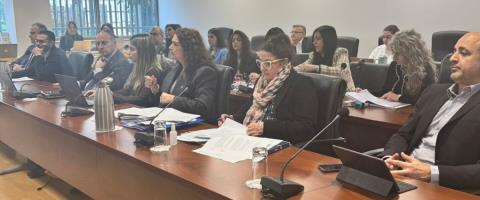 &Psi;ά&chi;&nu;&omicron;&upsilon;&nu; &tau;&eta; &chi;&rho;&upsilon;&sigma;ή &tau;&omicron;&mu;ή &gamma;&iota;&alpha; &tau;&omicron; &Phi;&omicron;&rho;έ&alpha; &Kappa;&omicron;&iota;&nu;&omega;&nu;&iota;&kappa;ή&sigmaf; &Sigma;&tau;ή&rho;&iota;&xi;&eta;&sigmaf;-&Sigma;&upsilon;&gamma;&kappa;&rho;&omicron;ύ&omicron;&nu;&tau;&alpha;&iota; &omicron;&iota; &pi;&rho;&omicron;&tau;ά&sigma;&epsilon;&iota;&sigmaf; &nu;ό&mu;&omicron;&upsilon;, &kappa;&alpha;&tau;&alpha;&theta;έ&tau;&epsilon;&iota; &nu;&omicron;&mu;&omicron;&sigma;&chi;έ&delta;&iota;&alpha; &eta; &Kappa;&upsilon;&beta;έ&rho;&nu;&eta;&sigma;&eta;