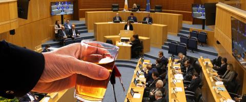 &Alpha;&pi;&omicron;&phi;&alpha;&sigma;ί&zeta;&epsilon;&iota; &eta; &Omicron;&lambda;&omicron;&mu;έ&lambda;&epsilon;&iota;&alpha; &gamma;&iota;&alpha; &mu;&eta;&delta;&epsilon;&nu;&iota;&kappa;ό ό&rho;&iota;&omicron; &alpha;&lambda;&kappa;&omicron;ό&lambda; &sigma;&epsilon; &nu;έ&omicron;&upsilon;&sigmaf; &omicron;&delta;&eta;&gamma;&omicron;ύ&sigmaf;-&Sigma;&tau;&eta;&nu; &Omicron;&lambda;&omicron;&mu;έ&lambda;&epsilon;&iota;&alpha; &tau;έ&sigma;&sigma;&epsilon;&rho;&iota;&sigmaf; &pi;&rho;&omicron;&tau;ά&sigma;&epsilon;&iota;&sigmaf; &nu;ό&mu;&omicron;&upsilon;, &tau;&iota; &pi;&rho;&omicron;&beta;&lambda;έ&pi;&omicron;&upsilon;&nu;