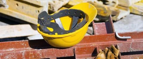 &Mu;&epsilon; &tau;&rho;&alpha;ύ&mu;&alpha;&tau;&alpha; &sigma;&tau;&omicron; &kappa;&epsilon;&phi;ά&lambda;&iota;, &tau;&omicron;&nu; &alpha;&upsilon;&chi;έ&nu;&alpha;, &tau;&eta;&nu; &lambda;&epsilon;&kappa;ά&nu;&eta; &kappa;&alpha;&iota; &tau;&omicron;&upsilon;&sigmaf; &pi;&nu;&epsilon;ύ&mu;&omicron;&nu;&epsilon;&sigmaf; &omicron; 24&chi;&rho;&omicron;&nu;&omicron;&sigmaf; &pi;&omicron;&upsilon; έ&pi;&epsilon;&sigma;&epsilon; &alpha;&pi;ό 11 &mu;έ&tau;&rho;&alpha; ύ&psi;&omicron;&sigmaf; &sigma;&tau;&eta;&nu; &Pi;ά&phi;&omicron;