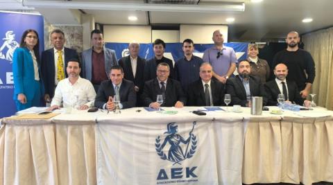 &Tau;&omicron; &Delta;&Epsilon;&Kappa; &pi;&alpha;&rho;&omicron;&upsilon;&sigma;ί&alpha;&sigma;&epsilon; &tau;&iota;&sigmaf; &pi;&omicron;&lambda;&iota;&tau;&iota;&kappa;έ&sigmaf; &kappa;&alpha;&iota; &tau;&omicron;&upsilon;&sigmaf; &upsilon;&pi;&omicron;&psi;ή&phi;&iota;&omicron;ύ&sigmaf; &tau;&omicron;&upsilon;-&Omicron; &Alpha;&nu;&delta;&rho;έ&alpha;&sigmaf; &Theta;&epsilon;&mu;&iota;&sigma;&tau;&omicron;&kappa;&lambda;έ&omicron;&upsilon;&sigmaf; &omicron; &pi;&rho;ό&epsilon;&delta;&rho;&omicron;&sigmaf;, &pi;&omicron;&iota;&omicron;&iota; &tau;&omicron;&nu; &sigma;&tau;&epsilon;&lambda;&epsilon;&chi;ώ&nu;&omicron;&upsilon;&nu;