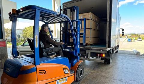 Έ&phi;&theta;&alpha;&sigma;&alpha;&nu; &sigma;&tau;&eta;&nu; &Kappa;ύ&pi;&rho;&omicron; &omicron;&iota; 529.000 &delta;ό&sigma;&epsilon;&iota;&sigmaf; &epsilon;&mu;&beta;&omicron;&lambda;ί&omega;&nu; &alpha;&pi;ό &tau;&eta;&nu; &Kappa;&omicron;&mu;&iota;&sigma;&iota;ό&nu;, &delta;&iota;&epsilon;&upsilon;&theta;&epsilon;&tau;ή&theta;&eta;&kappa;&epsilon; &eta; &delta;&iota;&alpha;&tau;ή&rho;&eta;&sigma;ή &tau;&omicron;&upsilon;&sigmaf; &sigma;&epsilon; &kappa;&alpha;&tau;ά&lambda;&lambda;&eta;&lambda;&epsilon;&sigmaf; &sigma;&upsilon;&nu;&theta;ή&kappa;&epsilon;&sigmaf;