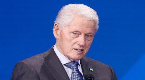 O &Kappa;&lambda;ί&nu;&tau;&omicron;&nu; &alpha;&pi;&omicron;&kappa;&alpha;&lambda;ύ&pi;&tau;&epsilon;&iota;: &Omicron; &Tau;&rho;ά&mu;&pi; &mu;&omicron;&upsilon; &epsilon;ί&pi;&epsilon; ό&tau;&iota; &pi;έ&rho;&alpha;&sigma;&epsilon; &mu;&epsilon;&rho;&iota;&kappa;έ&sigmaf; &upsilon;&pi;έ&rho;&omicron;&chi;&epsilon;&sigmaf; &sigma;&tau;&iota;&gamma;&mu;έ&sigmaf; &mu;&epsilon; &tau;&omicron;&nu; Έ&pi;&sigma;&tau;&alpha;ϊ&nu;