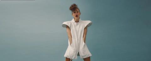 &Sigma;&tau;&epsilon;&phi;&alpha;&nu;ί&alpha; &Gamma;&omicron;&upsilon;&lambda;&iota;ώ&tau;&eta;: &laquo;&Epsilon;ί&mu;&alpha;&iota; &pi;&iota;&omicron; &pi;&omicron;&lambda;ύ &sigma;&epsilon; &epsilon;&pi;&alpha;&phi;ή &mu;&epsilon; &tau;&omicron; &sigma;&kappa;&omicron;&tau;ά&delta;&iota; &mu;&omicron;&upsilon;. &Sigma;&alpha;&mu;&pi;&omicron;&tau;ά&rho;&omega; &tau;&omicron;&nu; &epsilon;&alpha;&upsilon;&tau;ό &mu;&omicron;&upsilon; &sigma;&tau;&eta;&nu; &pi;&rho;&omicron;&sigma;&omega;&pi;&iota;&kappa;ή &mu;&omicron;&upsilon; &zeta;&omega;ή&raquo;