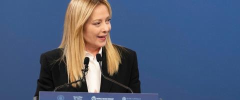 &Eta; &Iota;&tau;&alpha;&lambda;ί&alpha; &sigma;&chi;&epsilon;&delta;&iota;ά&zeta;&epsilon;&iota; &nu;&alpha; &sigma;&tau;&epsilon;ί&lambda;&epsilon;&iota; &sigma;&tau;&rho;&alpha;&tau;&iota;&omega;&tau;&iota;&kappa;ή &beta;&omicron;ή&theta;&epsilon;&iota;&alpha; &sigma;&tau;&alpha; &kappa;&rho;ά&tau;&eta; &tau;&omicron;&upsilon; &Kappa;ό&lambda;&pi;&omicron;&upsilon; &mu;&epsilon;&tau;ά &tau;&iota;&sigmaf; &iota;&rho;&alpha;&nu;&iota;&kappa;έ&sigmaf; &epsilon;&pi;&iota;&theta;έ&sigma;&epsilon;&iota;&sigmaf;