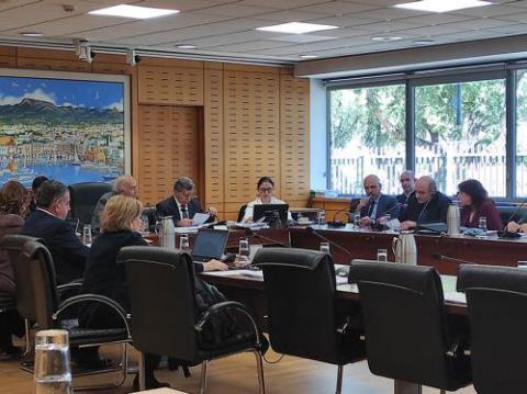 &Sigma;&tau;&omicron;&iota;&chi;&epsilon;ί&alpha; &alpha;&iota;&sigma;&chi;&rho;&omicron;&kappa;έ&rho;&delta;&epsilon;&iota;&alpha;&sigmaf; &sigma;&tau;&eta;&nu; &pi;ώ&lambda;&eta;&sigma;&eta; &alpha;&delta;&epsilon;&iota;ώ&nu; &Alpha;&Pi;&Epsilon; &alpha;&pi;ό &iota;&delta;&iota;ώ&tau;&epsilon;&sigmaf; &sigma;&tau;&eta;&nu; &Alpha;&Eta;&Kappa;, &delta;&iota;&alpha;&pi;&iota;&sigma;&tau;ώ&nu;&epsilon;&iota; &omicron; &Gamma;. &Epsilon;&lambda;&epsilon;&gamma;&kappa;&tau;ή&sigmaf;