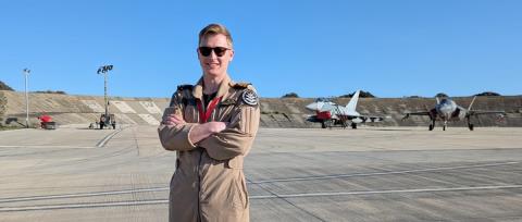 &Omicron; &pi;&iota;&lambda;ό&tau;&omicron;&sigmaf; &pi;&omicron;&upsilon; έ&gamma;&rho;&alpha;&psi;&epsilon; &iota;&sigma;&tau;&omicron;&rho;ί&alpha; &sigma;&tau;&eta; &Beta;ά&sigma;&eta; &sigma;&tau;&omicron; &Alpha;&kappa;&rho;&omega;&tau;ή&rho;&iota; &kappa;&alpha;&tau;&alpha;&rho;&rho;ί&pi;&tau;&omicron;&nu;&tau;&alpha;&sigmaf; drones-&laquo;&Mu;&iota;&alpha; &Kappa;&Epsilon;&Omicron; &sigma;&tau;&eta;&nu; &alpha;&nu;&alpha;&tau;&omicron;&lambda;ή &tau;&omicron;&upsilon; &eta;&lambda;ί&omicron;&upsilon; &kappa;&alpha;&iota; &mu;&epsilon;&tau;ά &epsilon;&pi;&iota;&sigma;&tau;&rho;&omicron;&phi;ή &sigma;&tau;&omicron; &kappa;&alpha;&theta;ή&kappa;&omicron;&nu;&raquo;