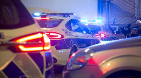 &Epsilon;&nu;&nu;έ&alpha; &sigma;&upsilon;&lambda;&lambda;ή&psi;&epsilon;&iota;&sigmaf; &alpha;&pi;ό &tau;&eta;&nu; &Alpha;&sigma;&tau;&upsilon;&nu;&omicron;&mu;ί&alpha; &mu;&epsilon;&tau;ά &alpha;&pi;ό &pi;&epsilon;&rho;&iota;&pi;&omicron;&lambda;ί&epsilon;&sigmaf;-&Epsilon;&lambda;έ&gamma;&chi;&theta;&eta;&kappa;&alpha;&nu; &pi;έ&rho;&alpha;&nu; &tau;&omega;&nu; 1100 &alpha;&tau;ό&mu;&omega;&nu;