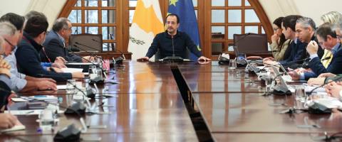 &Epsilon;&pi;&iota;&kappa;&omicron;&iota;&nu;&omega;&nu;&epsilon;ί &mu;&epsilon; &Phi;&omicron;&nu; &nu;&tau;&epsilon;&rho; &Lambda;ά&iota;&epsilon;&nu; &omicron; &Pi;&rho;ό&epsilon;&delta;&rho;&omicron;&sigmaf; &gamma;&iota;&alpha; &tau;&omicron;&nu; &alpha;&phi;&theta;ώ&delta;&eta; &pi;&upsilon;&rho;&epsilon;&tau;ό-&Sigma;&upsilon;&nu;&epsilon;&chi;ί&zeta;&omicron;&nu;&tau;&alpha;&iota; &kappa;&alpha;&nu;&omicron;&nu;&iota;&kappa;ά &omicron;&iota; &theta;&alpha;&nu;&alpha;&tau;ώ&sigma;&epsilon;&iota;&sigmaf; &zeta;ώ&omega;&nu;