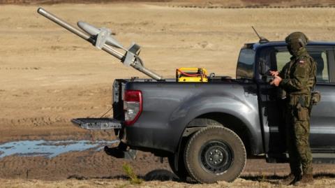 &Tau;&omicron; &phi;&tau;&eta;&nu;ό &alpha;&nu;&tau;&iota;-drone &sigma;ύ&sigma;&tau;&eta;&mu;&alpha; &pi;&omicron;&upsilon; έ&phi;&tau;&iota;&alpha;&xi;&alpha;&nu; &omicron;&iota; &Omicron;&upsilon;&kappa;&rho;&alpha;&nu;&omicron;ί &alpha;&pi;&epsilon;&iota;&lambda;&epsilon;ί &tau;&alpha; &iota;&rho;&alpha;&nu;&iota;&kappa;ά Shahed &sigma;&tau;&eta; &Mu;έ&sigma;&eta; &Alpha;&nu;&alpha;&tau;&omicron;&lambda;ή-&Pi;ώ&sigmaf; &lambda;&epsilon;&iota;&tau;&omicron;&upsilon;&rho;&gamma;&epsilon;ί &tau;&omicron; Merops