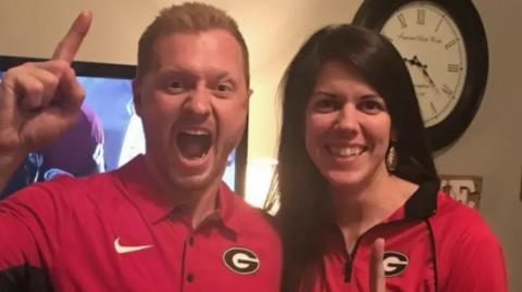 &Delta;&epsilon;&kappa;&alpha;&omicron;&kappa;&tau;ά&chi;&rho;&omicron;&nu;&omicron;&sigmaf; &pi;&alpha;&rho;έ&sigma;&upsilon;&rho;&epsilon; &kappa;&alpha;&iota; &sigma;&kappa;ό&tau;&omega;&sigma;&epsilon; &mu;&epsilon; &tau;&omicron; &alpha;&upsilon;&tau;&omicron;&kappa;ί&nu;&eta;&tau;&omicron; &tau;&omicron;&upsilon; 40&chi;&rho;&omicron;&nu;&omicron; &epsilon;&kappa;&pi;&alpha;&iota;&delta;&epsilon;&upsilon;&tau;&iota;&kappa;ό &sigma;&tau;&iota;&sigmaf; &Eta;&Pi;&Alpha; &mu;&epsilon;&tau;ά &alpha;&pi;ό &phi;ά&rho;&sigma;&alpha; &mu;&alpha;&theta;&eta;&tau;ώ&nu; &sigma;&tau;&omicron; &sigma;&pi;ί&tau;&iota; &tau;&omicron;&upsilon;